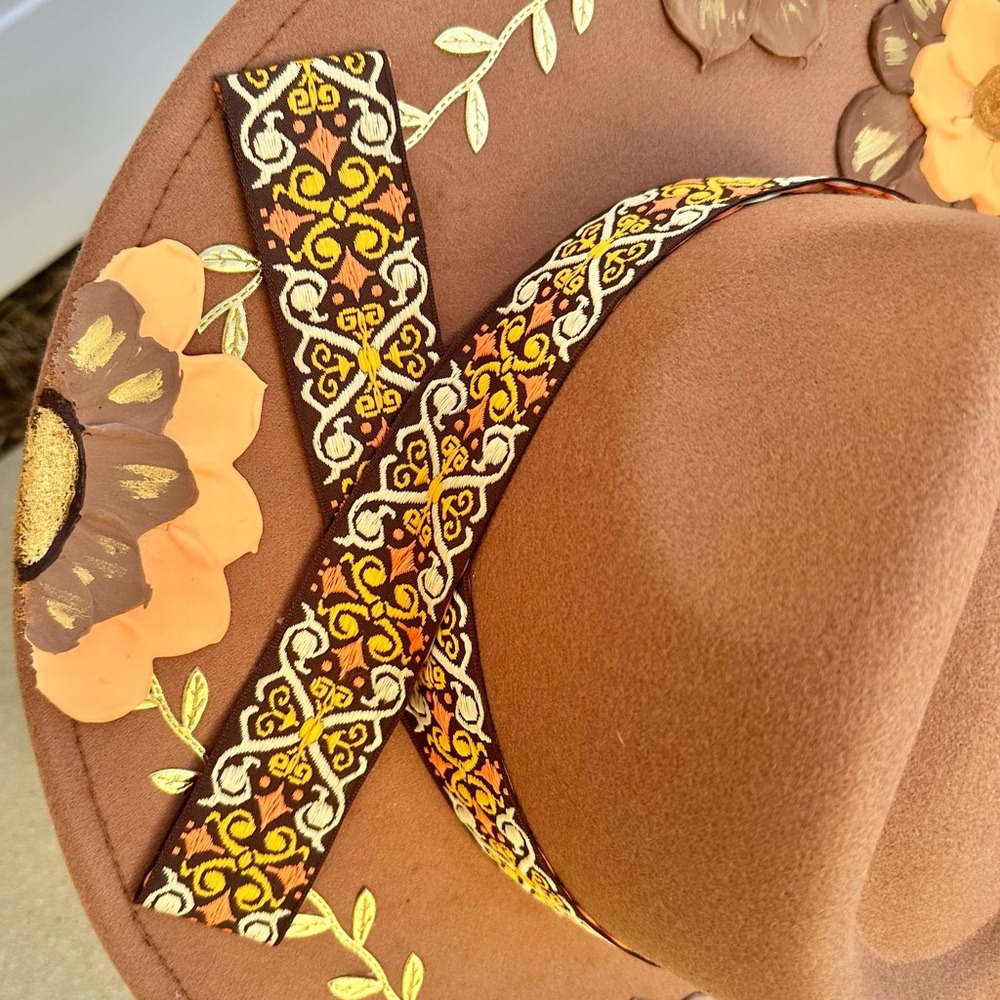 Hand painted hat - Picture 4 of 6